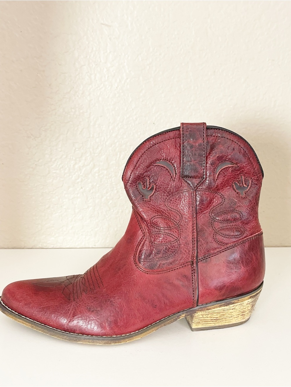 Vintage Dingo Adobe Rose Western Leather Cowboy Bootie in Red 9 - Picture 3 of 14